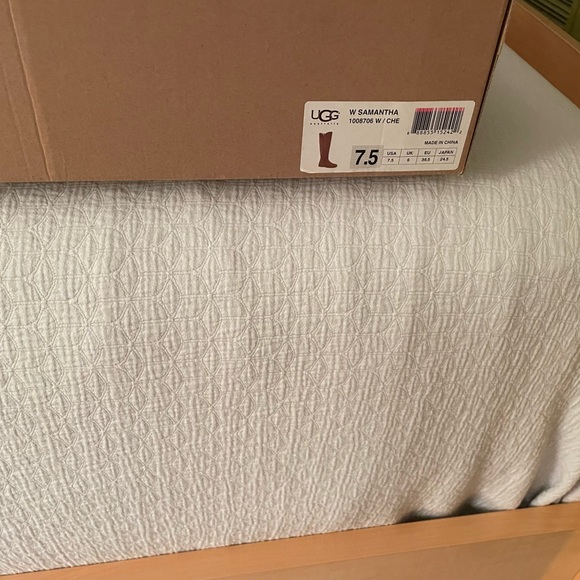 *SOLD* UGG W Samantha boots - Picture 3 of 3